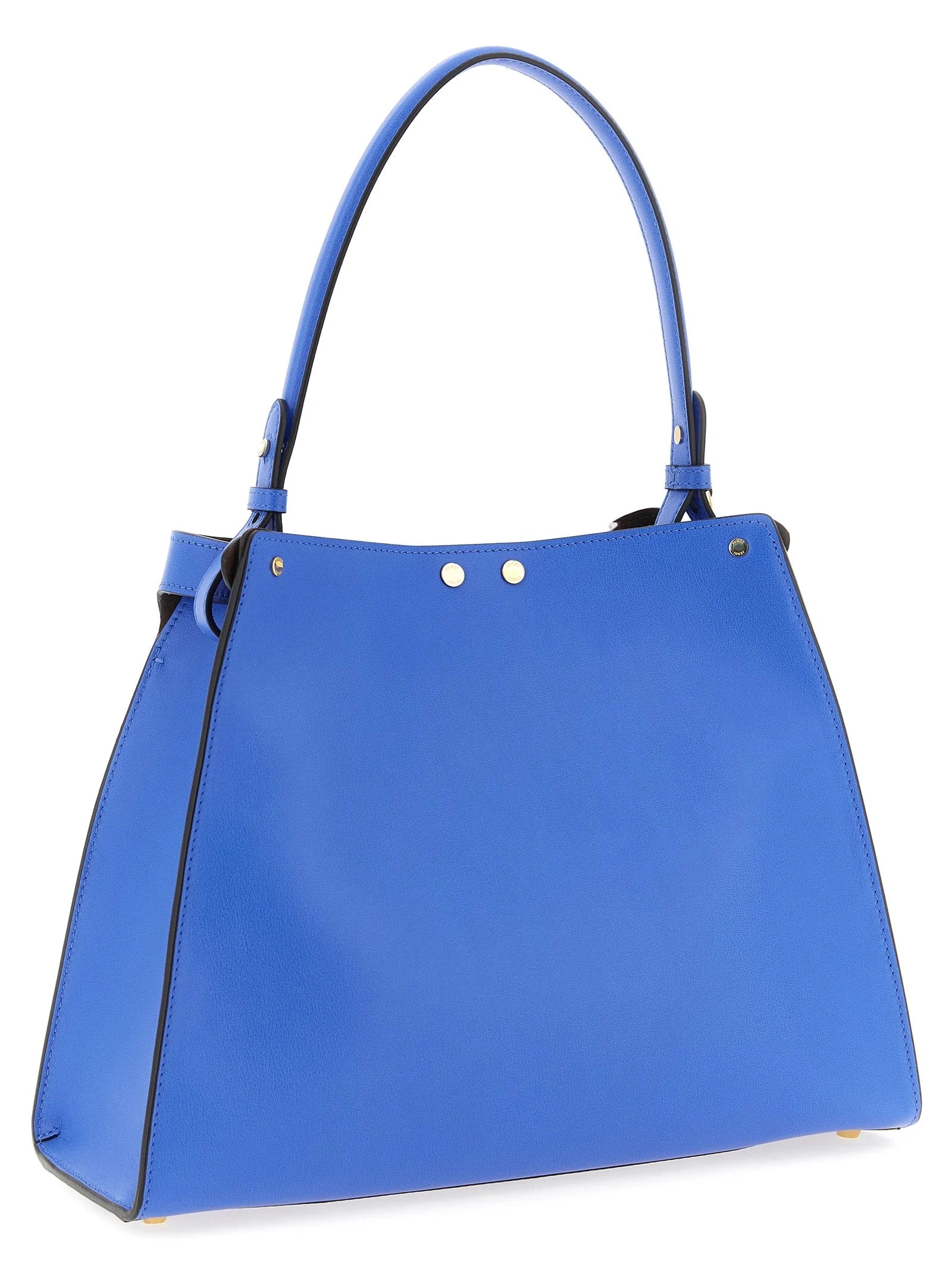 Seitenansicht der Fendi blauen Ledertasche, die die raffinierte Lasche und die polierte Hardware Details zeigt.