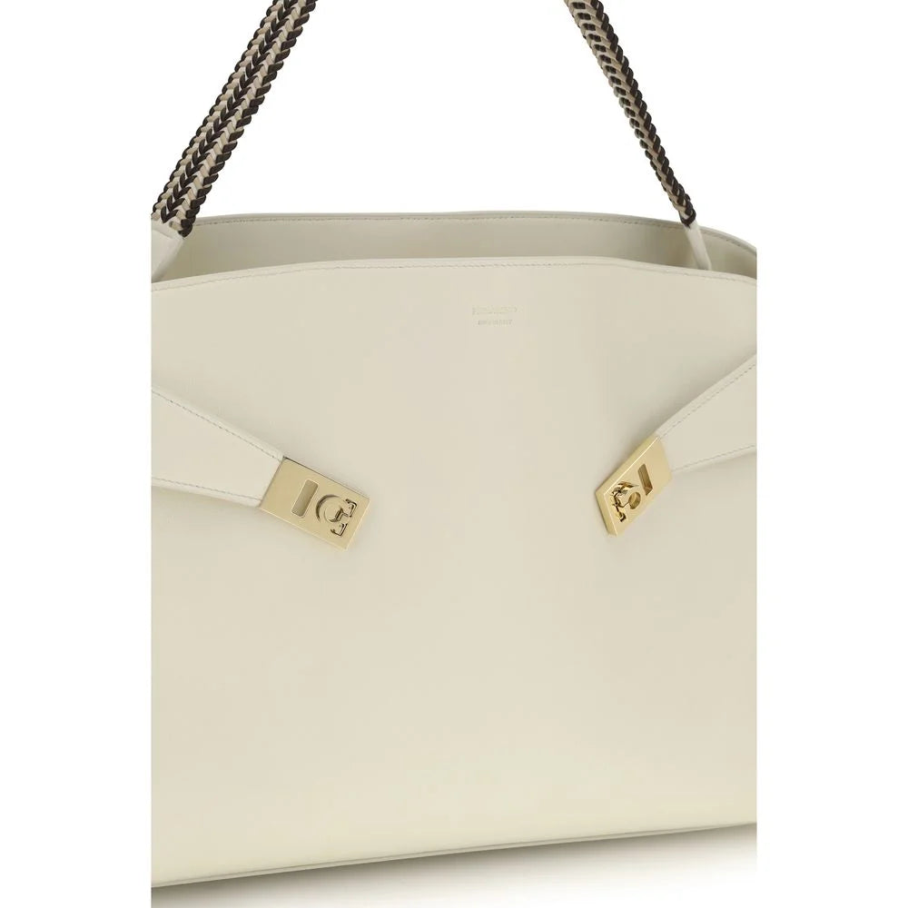 Bolsa de ombro Ferragamo Bege em couro de bezerro Bos Taurus