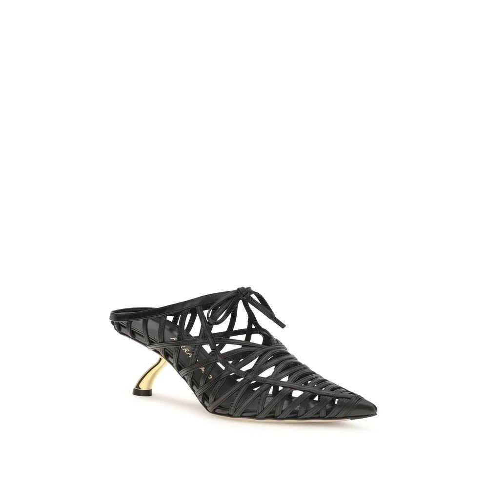 Mules de couro de bezerro Bos Taurus pretas da Ferragamo