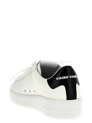 Πίσω άποψη των αθλητικών παπουτσιών Golden Goose χαμηλού τελειώματος, που αναδεικνύει την επώνυμη ετικέτα τακουνιού και την προσεκτική ιταλική κατασκευή. 