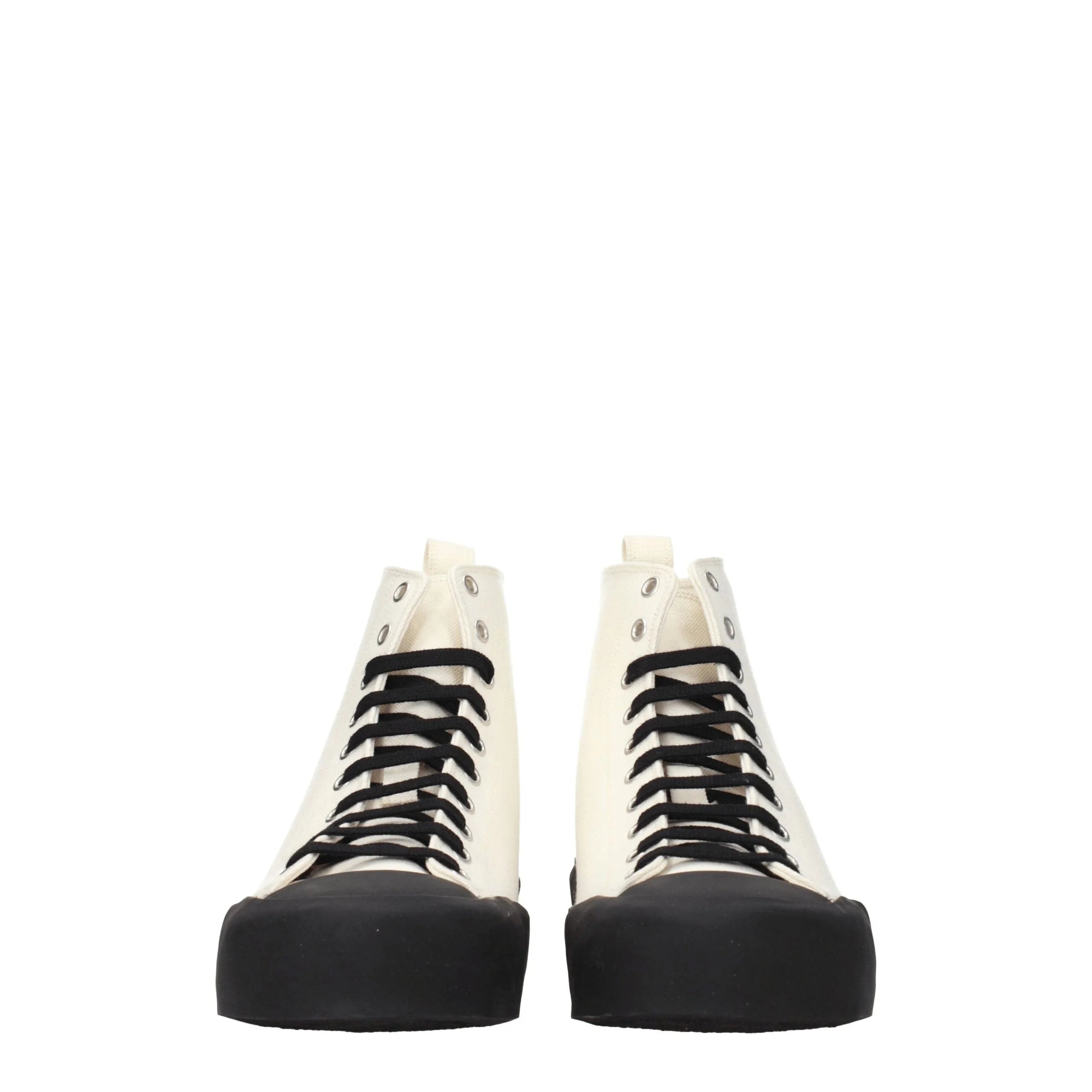 Vue arrière des baskets en toile beige Jil Sander, soulignant la construction du talon propre et les coutures ton sur ton.