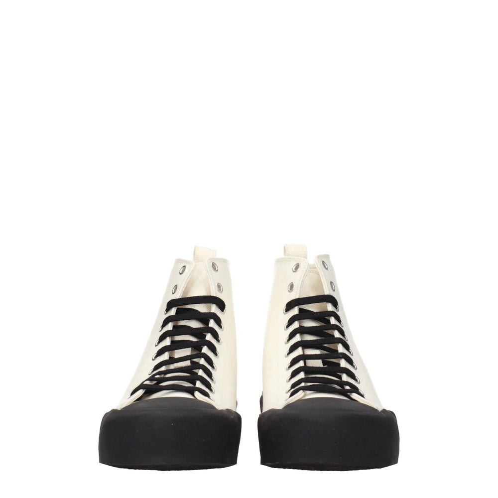 Vue arrière des baskets en toile beige Jil Sander, soulignant la construction du talon propre et les coutures ton sur ton.