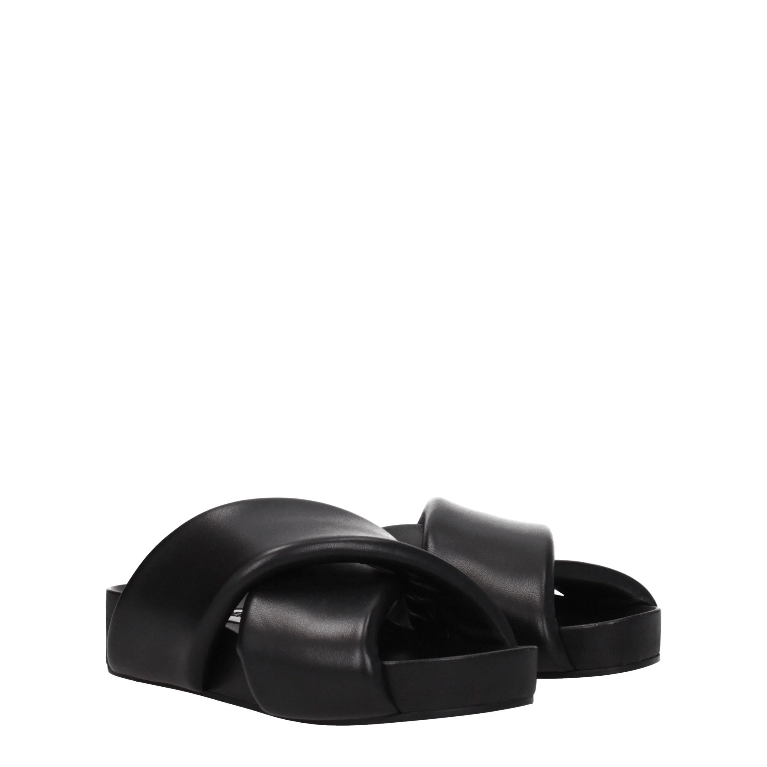 Profil latéral des sandales en cuir noir Jil Sander, mettant en valeur la semelle architecturale et le savoir-faire italien de qualité supérieure.