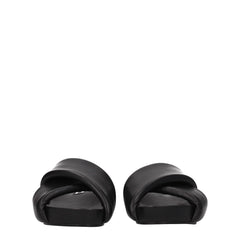 Vue arrière des pantoufles plates en cuir Jil Sander, mettant en valeur les lignes épurées et la finition lisse et mate du talon.