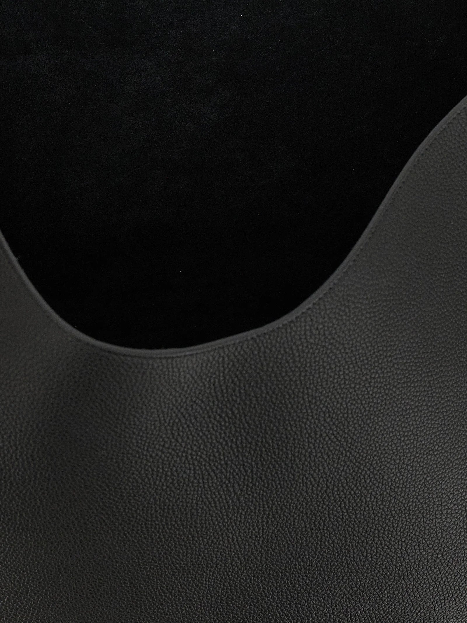 Sac cabas en veau noir Khaite