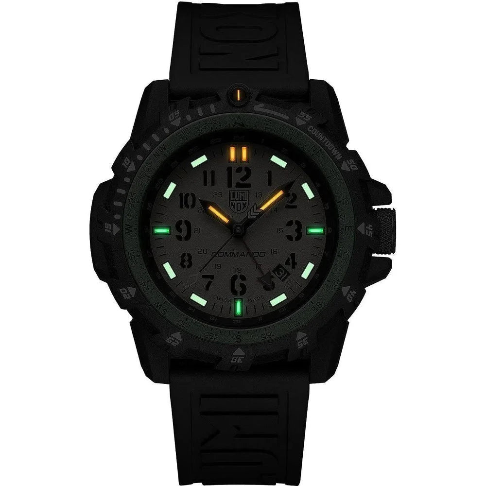 Luminox Fekete Müanyag Sport Óra
