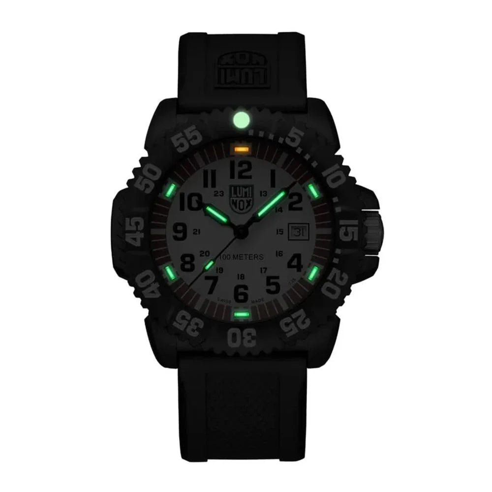 Luminox Černé sportovní hodinky z pryskyřice - Hodinky