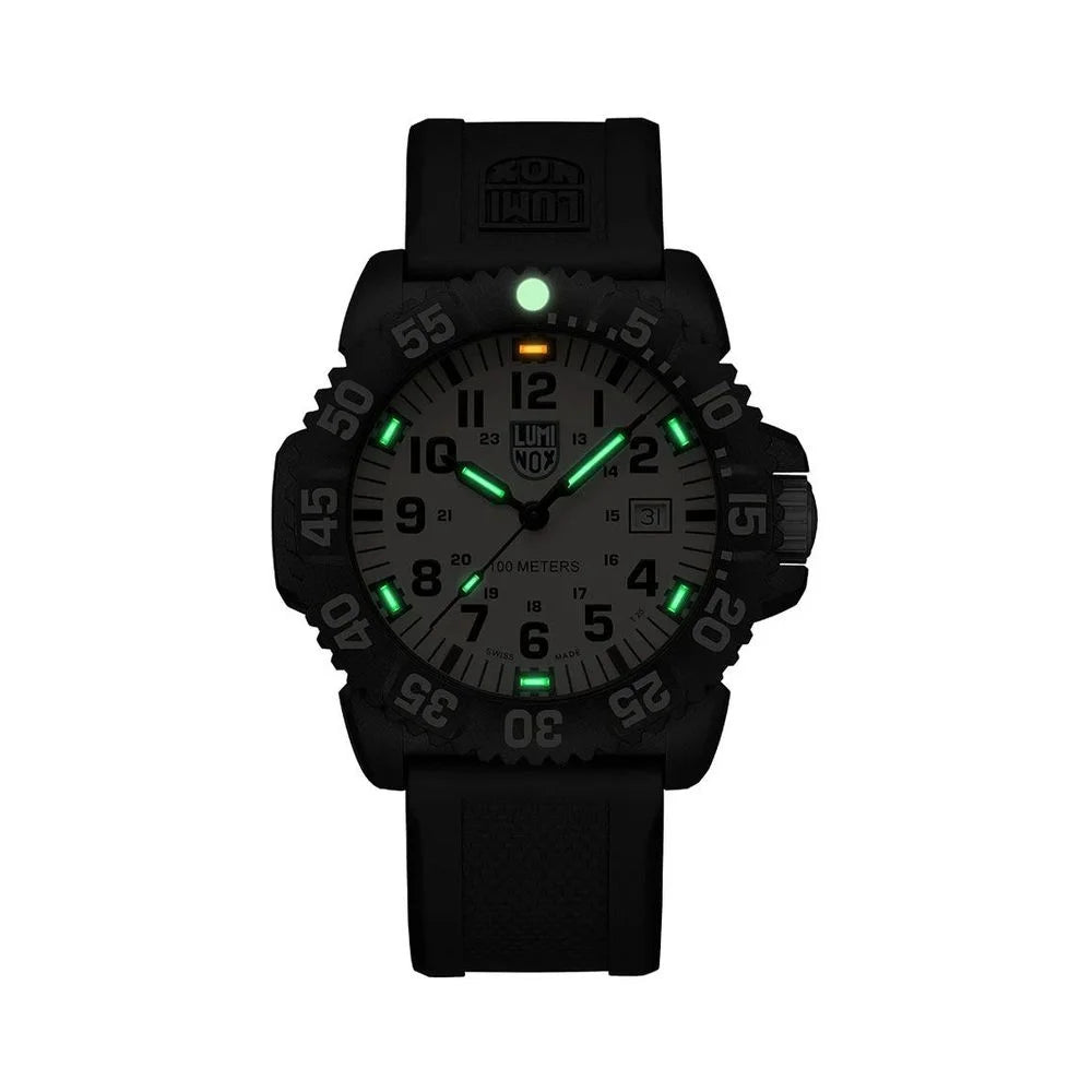 Luminox Černé sportovní hodinky z pryskyřice - Hodinky