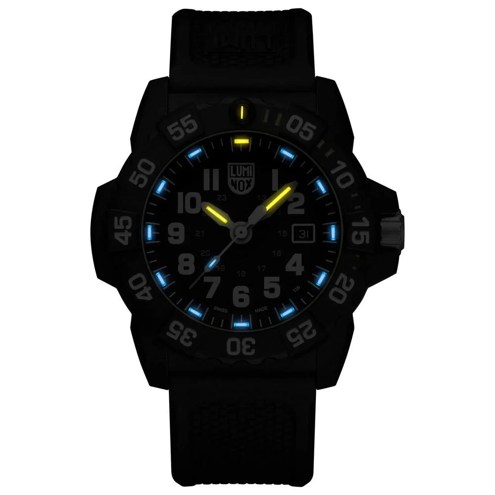 Luminox fekete gumi sportóra - Órák