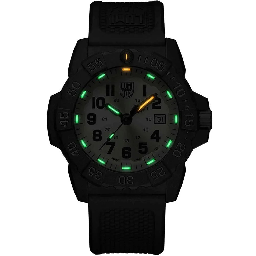 Luminox fekete gumi sportóra - Órák