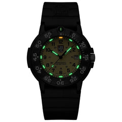 Montre de sport Luminox en caoutchouc noir - Montres