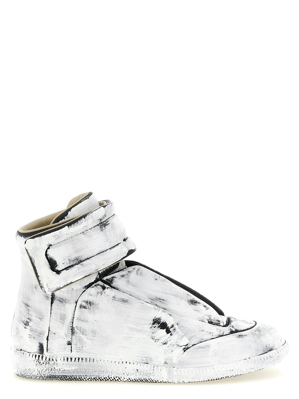 Zapatillas deportivas Maison Margiela bicolor de piel de ternero en una paleta neutra refinada, vista de perfil frontal.