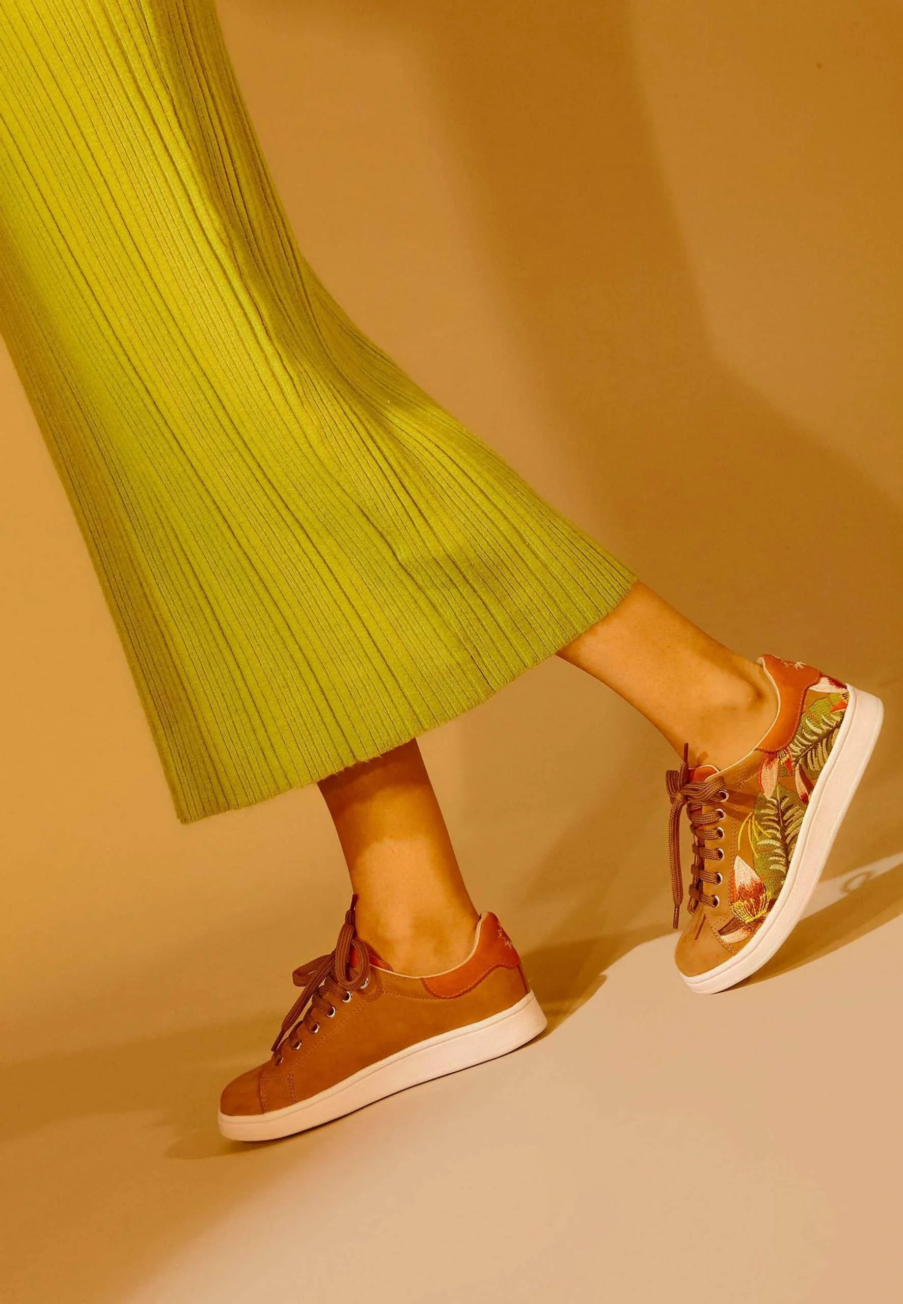 Mangará Atelier Floral Embroidered Suede Sneakers For Women - EU37/US7