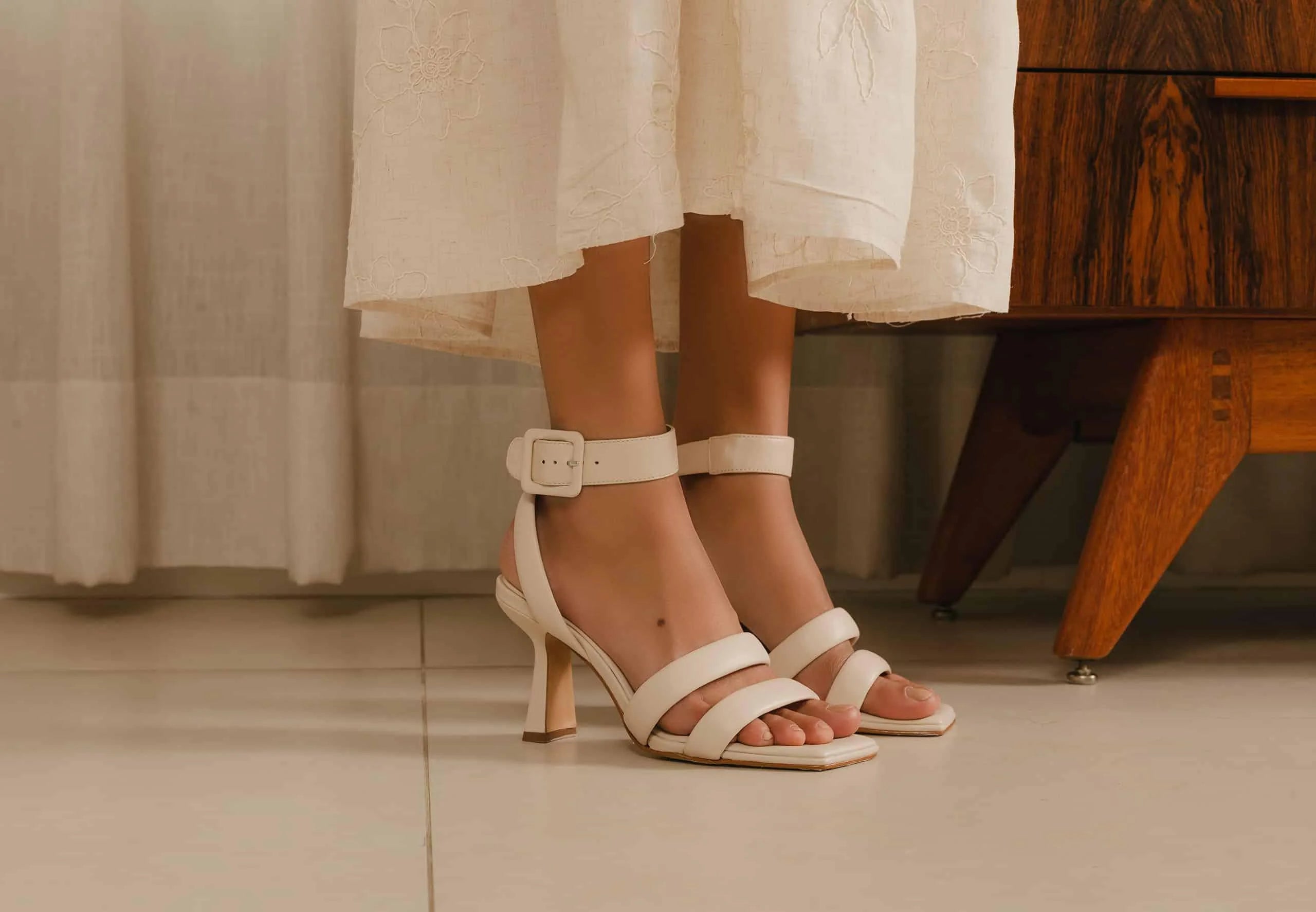 Mangará Atelier White Calf Leather Sandals Uvaia – Women’S 8 Cm Sculpted Heel With Ankle Strap