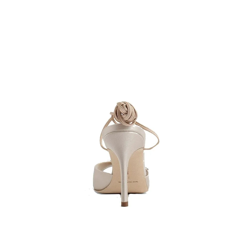 Manolo Blahnik Sandales à Talons Stiletto en Soie Beige