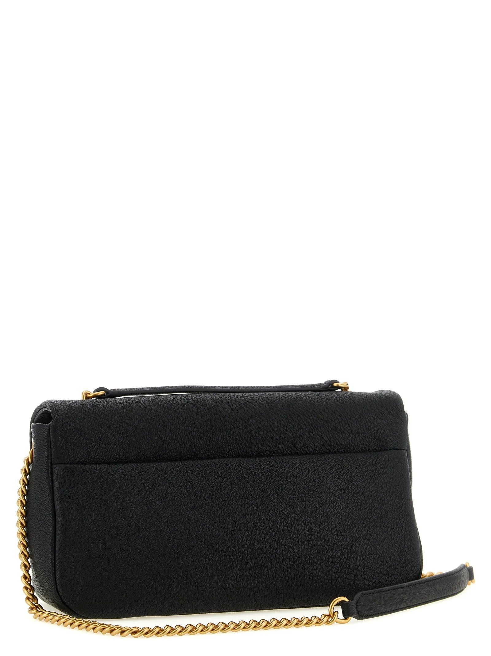 Perfil lateral del bolso de cuero negro PINKO que muestra su estructurada silueta de acordeón y correa de cadena delgada en tono dorado.