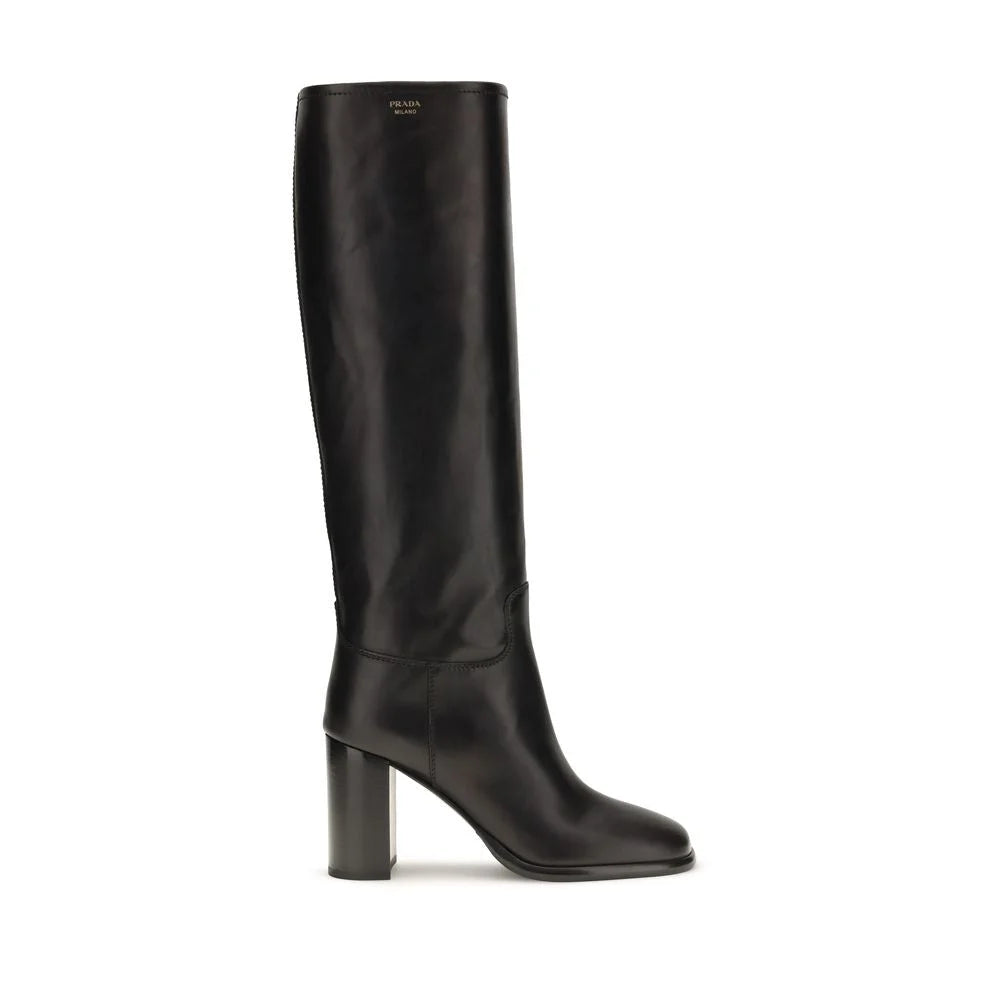 Prada Botas de salto alto em pele de vitelo preta Bos Taurus