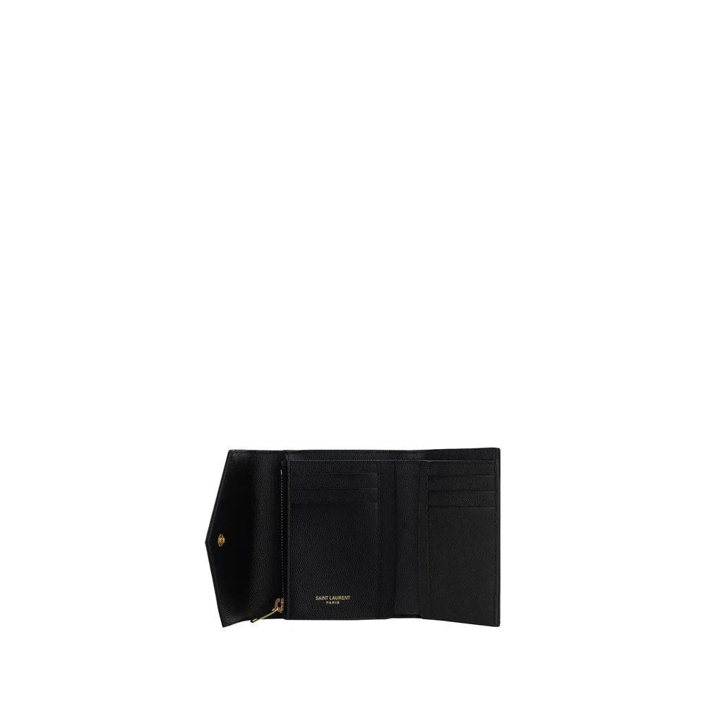 Detalle del interior de la billetera Saint Laurent Bos Taurus en piel de becerro negra que destaca las ranuras organizadas para tarjetas y la artesanía.