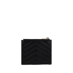 פרופיל צד של ארנק Saint Laurent המציג את העיצוב הדק ותפירה טונאלית מדויקת.