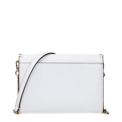 Close-up da clutch Tory Burch, destacando a textura de couro de cascalho branco premium e os detalhes em dourado.
