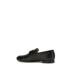 Vue arrière des mocassins Bos Taurus en cuir de veau noir, talon structuré et coutures ton sur ton.