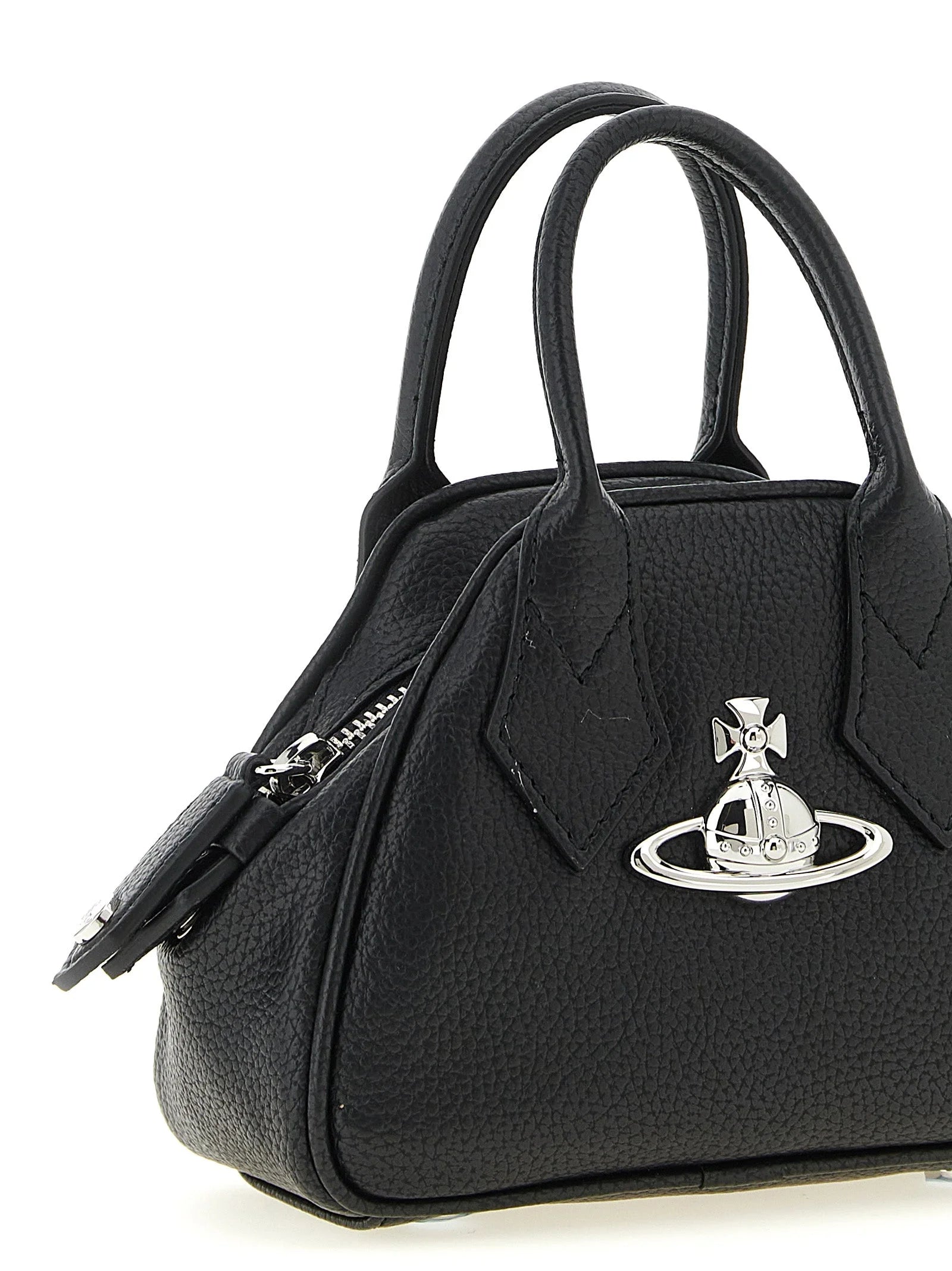 Rückansicht der minimalistischen schwarzen Polyethylen-Vivienne Westwood-Handtasche, die die klaren Linien und die Handwerkskunst hervorhebt.