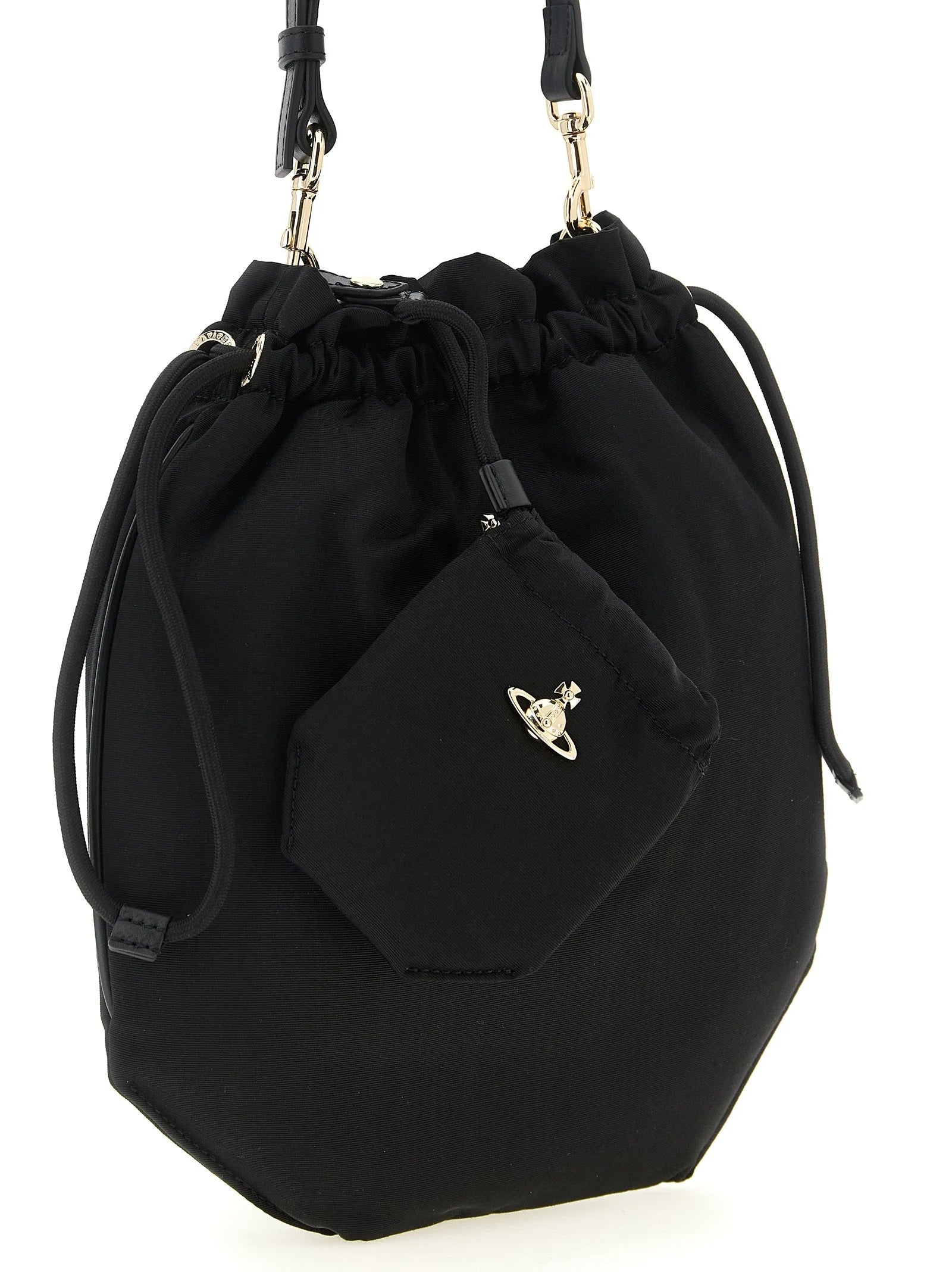 Rückansicht der minimalistischen schwarzen Vivienne Westwood Viskose-Tasche, die die klaren Linien und das hochwertige Stofffinish hervorhebt.